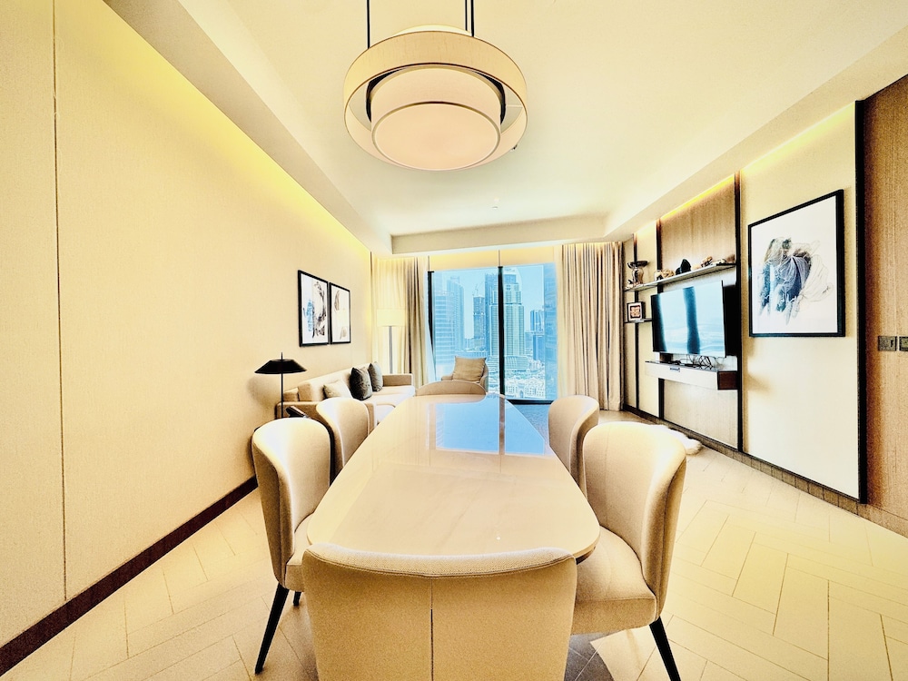 Venduras Skyline 3BR at Address Opera