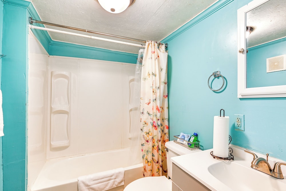1 Mi to Stadium: Home w/ Porch in Greenville!