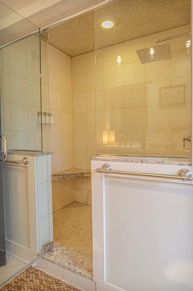 Spacious 3BR Midtown Home - Grad Family