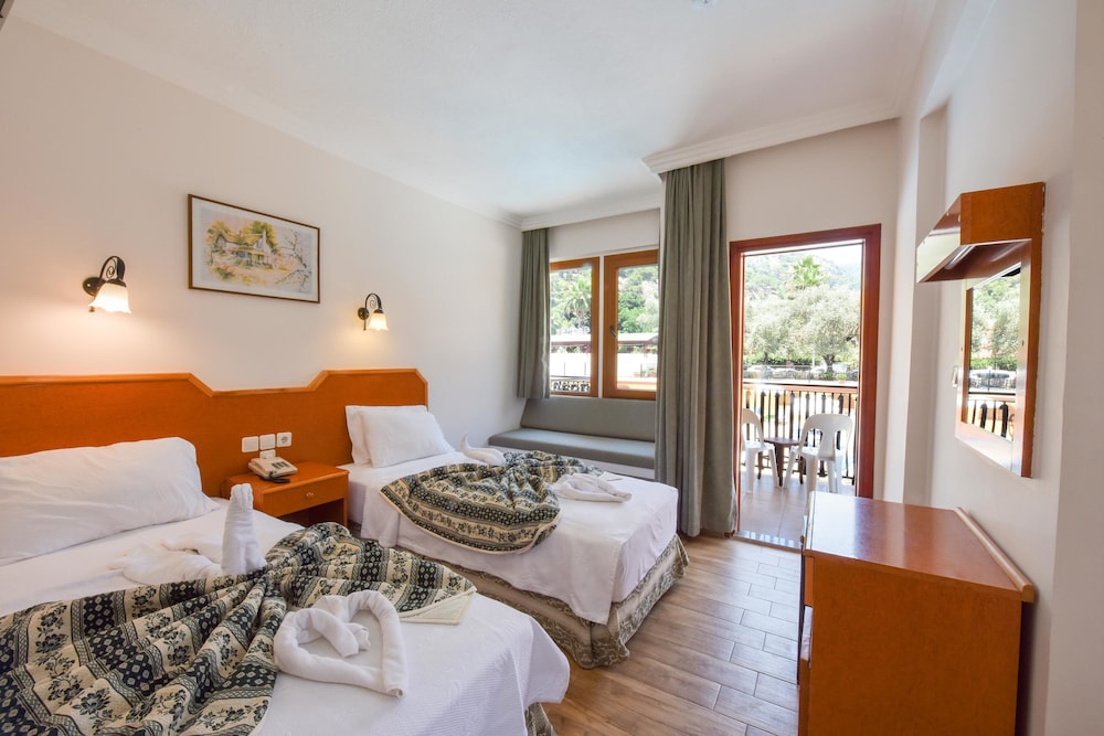 Belcehan Beach Hotel - Image 9