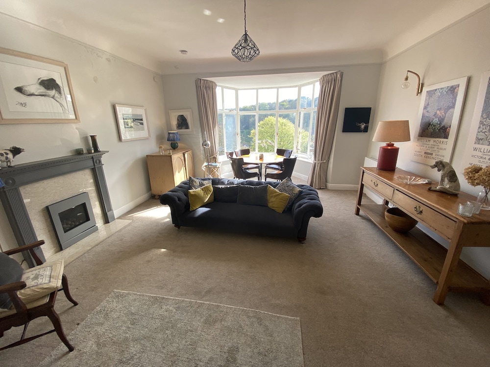 Beachside 2-bed - Sleeps 4, Parking & Pet Friendly view 5