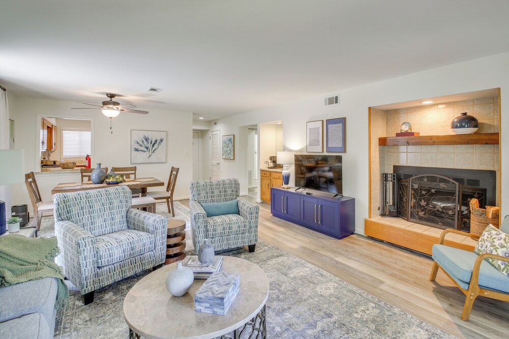 1 Mi to Boating: Pool-view Haven in Lake Hamilton!
