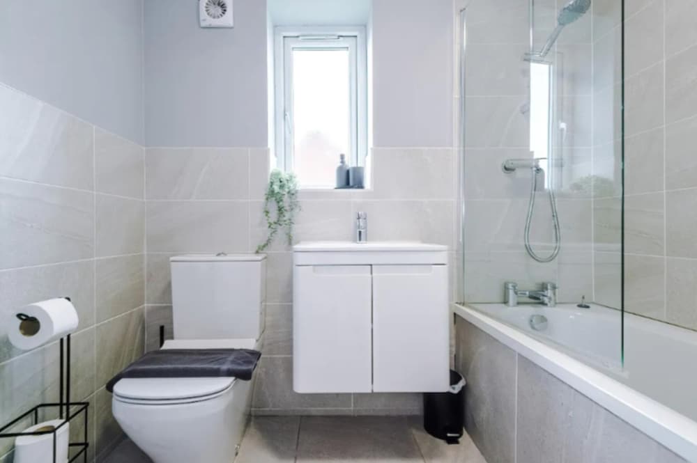 House 3 Bed Sleeps 6 -pets Ok -patio -free Parking