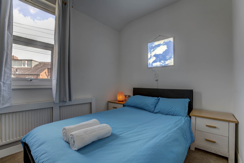 Levenshulme Self-Catering Townhouse view 4
