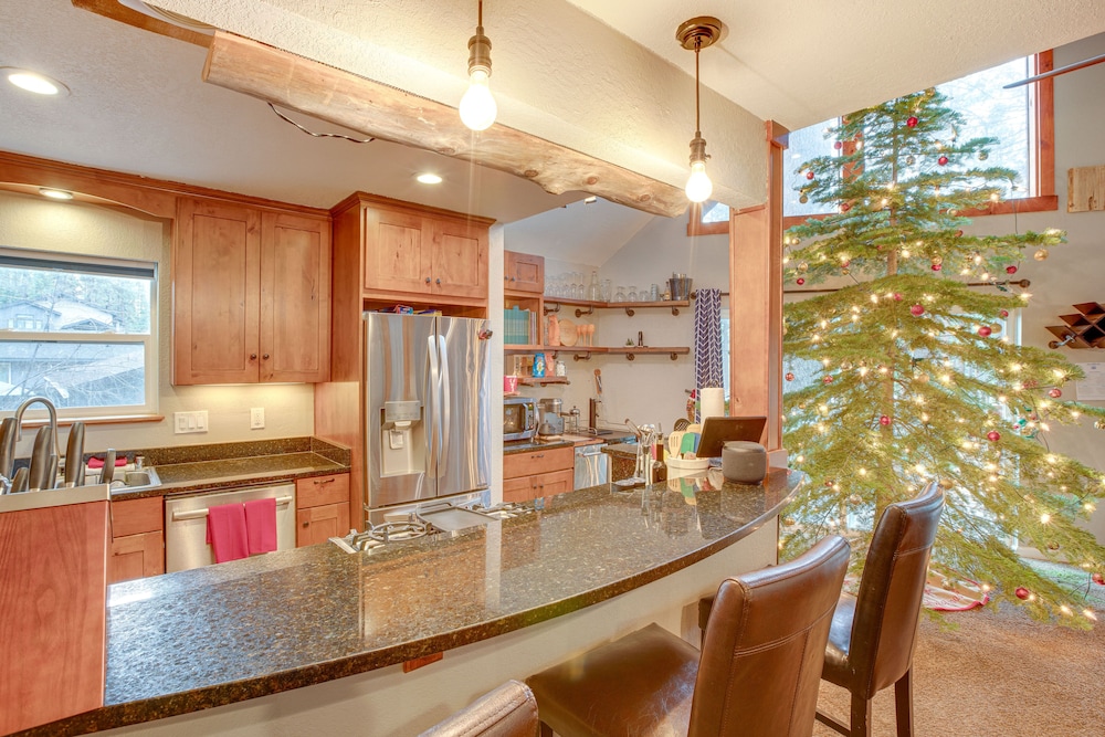 1 Mi to Heavenly Ski Resort: Retreat w/ Hot Tub