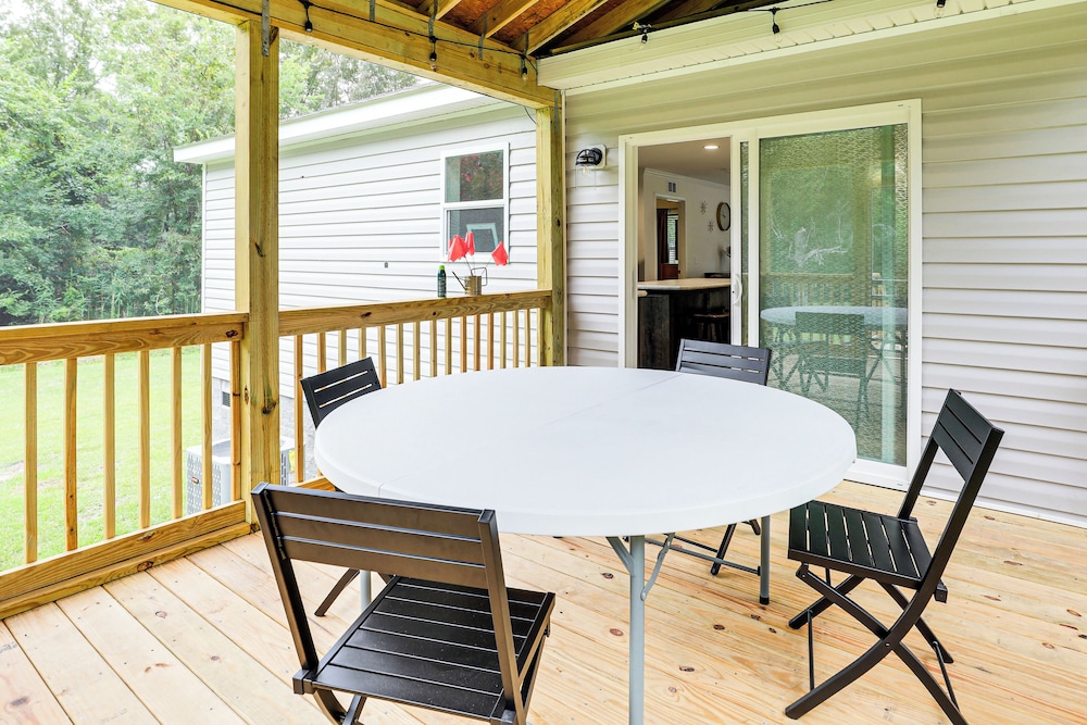 Dog Friendly, Screened Porch: St Stephen Retreat!
