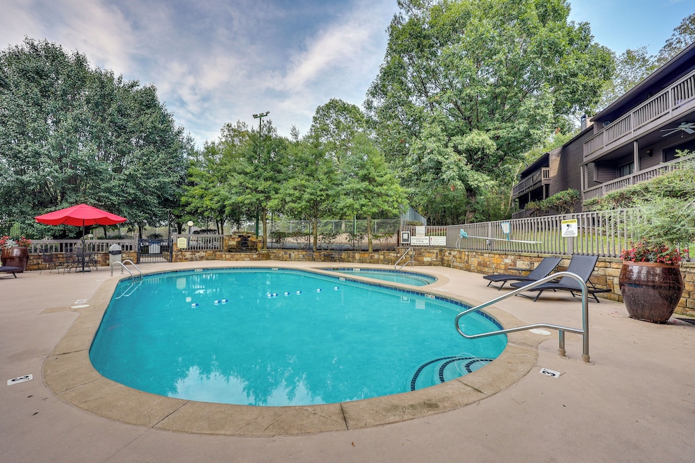 1 Mi to Boating: Pool-view Haven in Lake Hamilton!