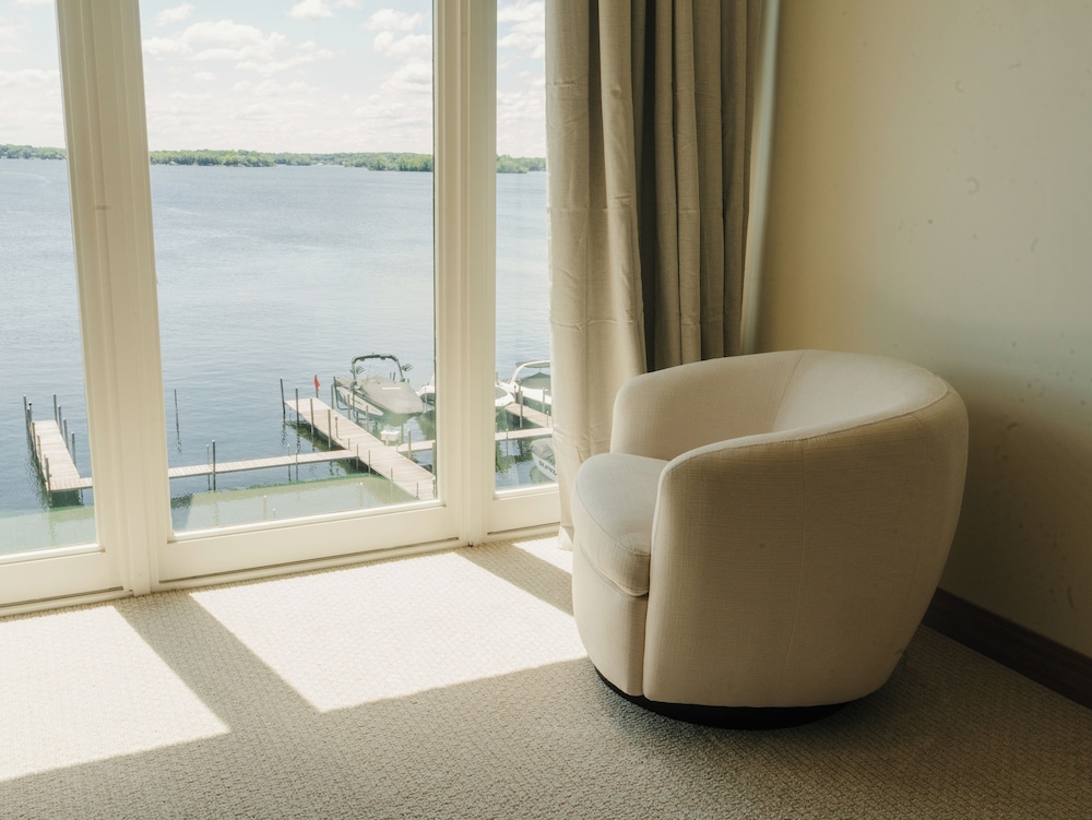 The Shoreline Hotel