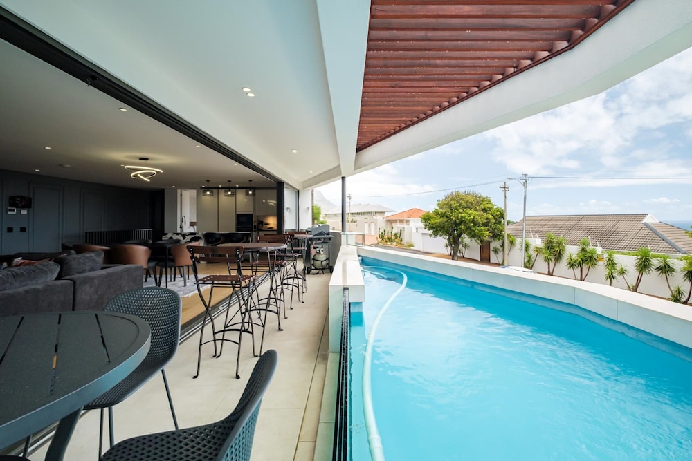 4BR Camps Bay Villa w Pool and Garden Casa Meya
