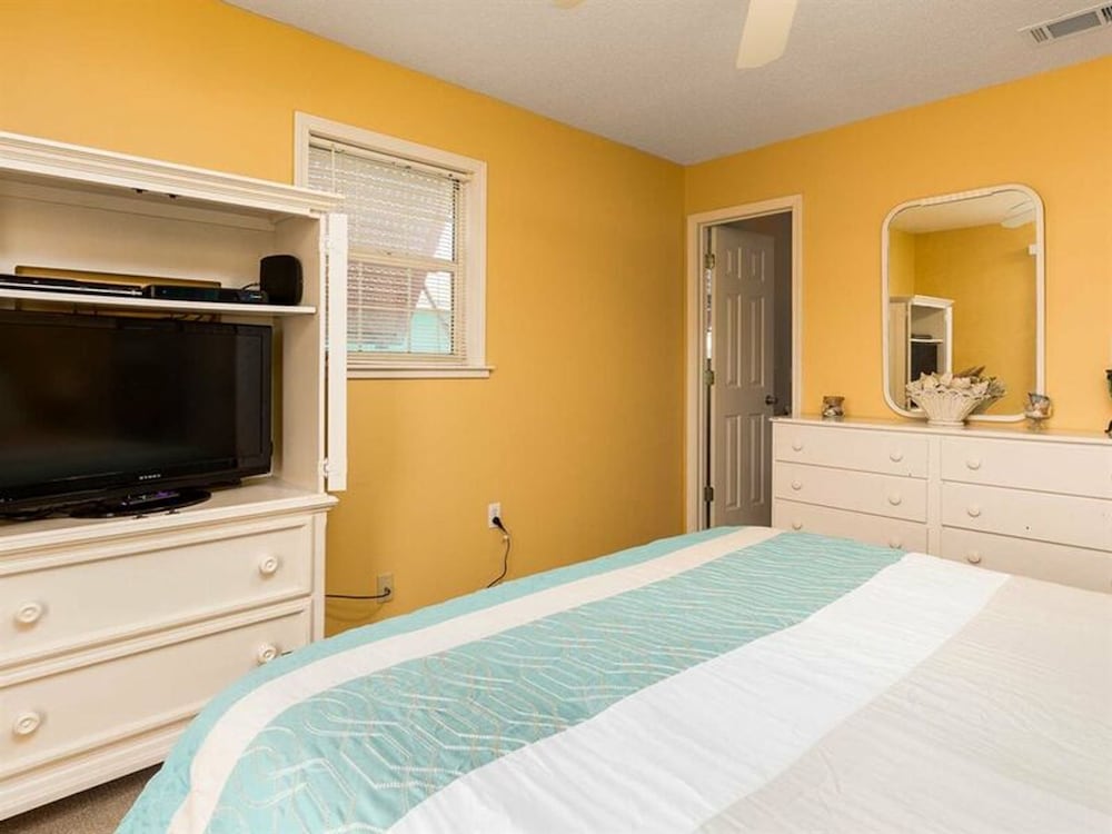 Red Robyn by Meyer Vacation Rentals
