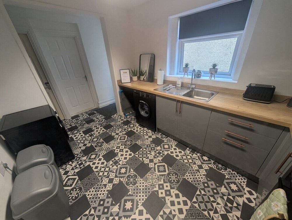 Comfortable 3 Bedroom House With Easy City Access