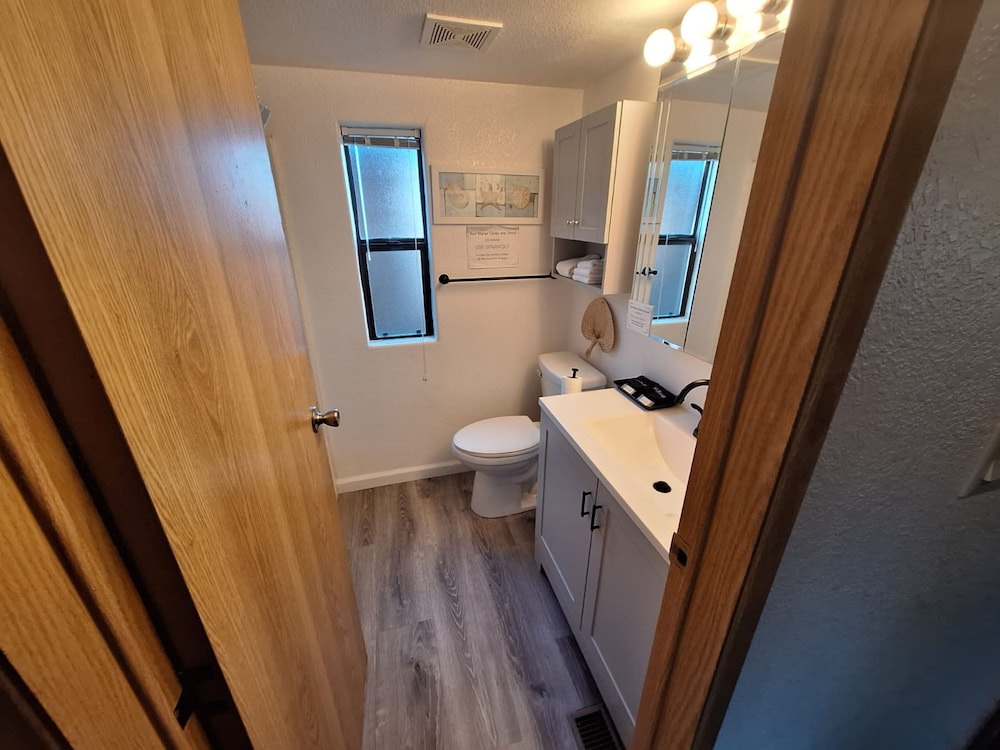 Oceanview Cabin 19 Jacuzzi Large Deck w Seating