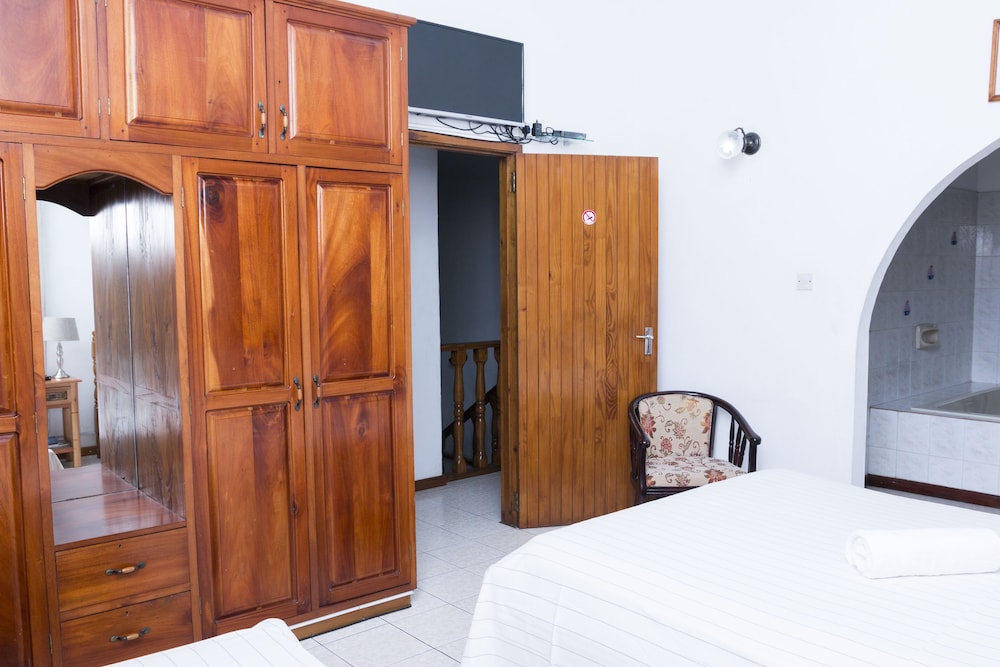 Le Manglier Guest House