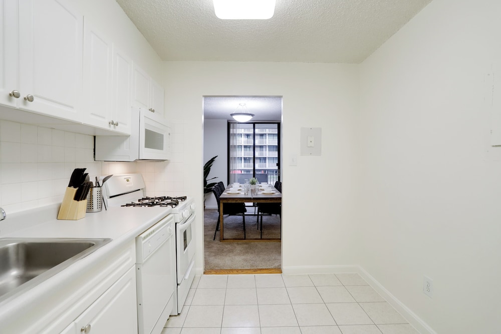 DC Airport Metroline Apartments