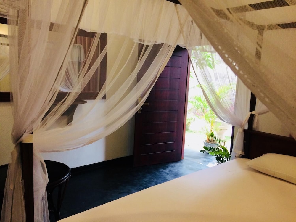 Damith Tourist Inn