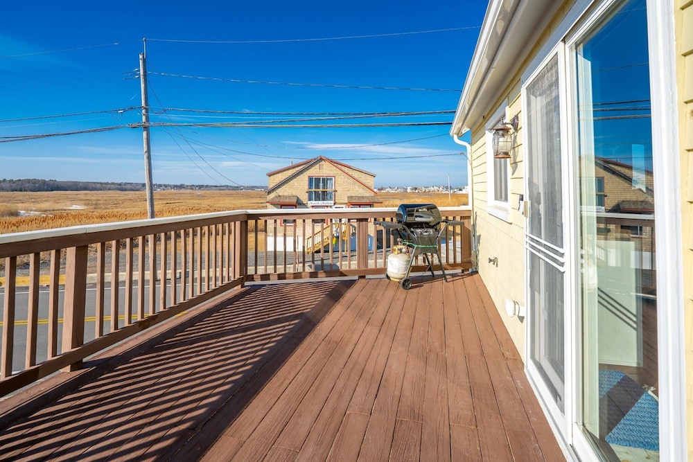Oceanfront Front Porch Back Deck Kitchen