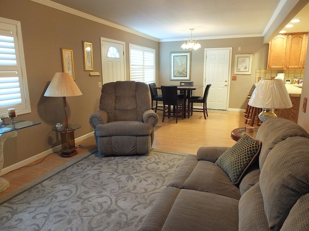 551 Dolliver 4 Bedroom Home by Redawning view 3