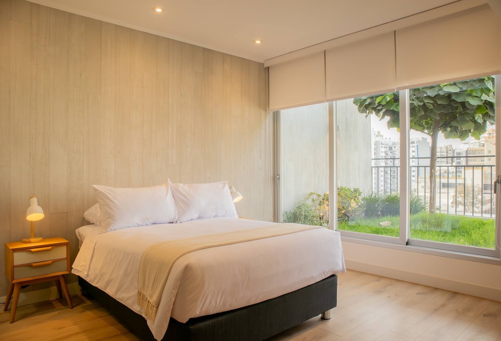 w Inviting 3BR w Balcony in Hip Miraflores