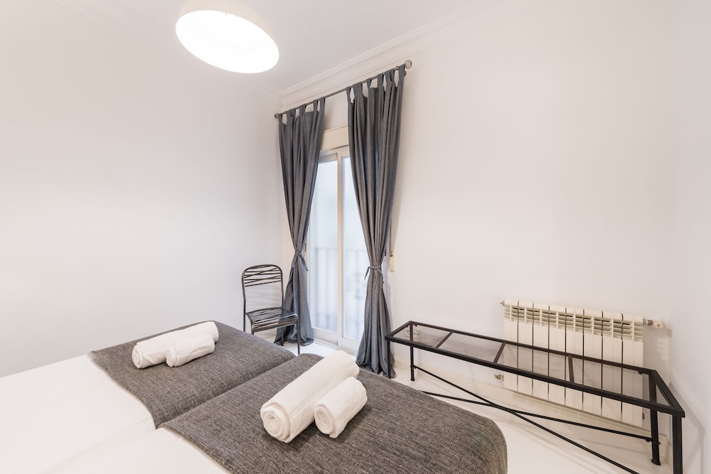 3 Bd Apartment Perfect Location in Plaza de Chueca view 3