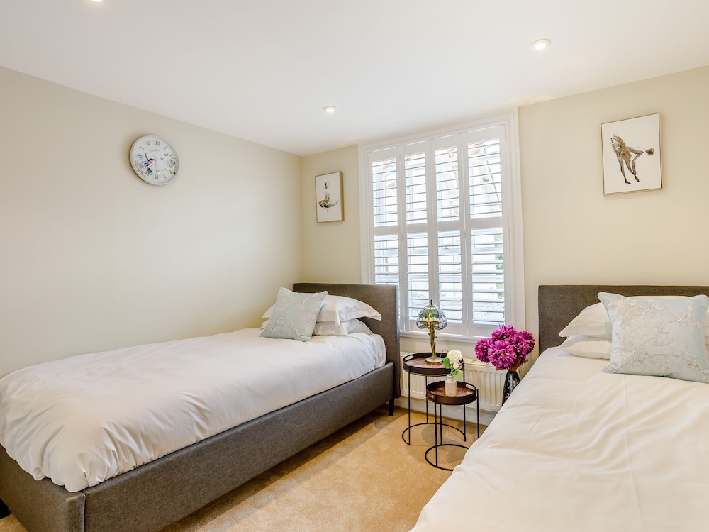 Toppesfield Hall Luxury Cottage With Hot Tub view 3