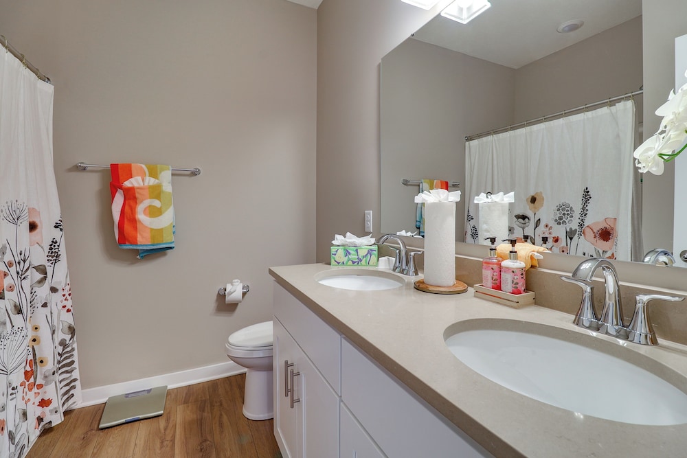 7 Mi to Boyce Park: Family Townhome in Verona!