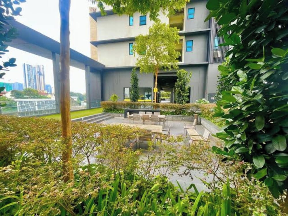 Grand Lumia Suite At Opus Residence