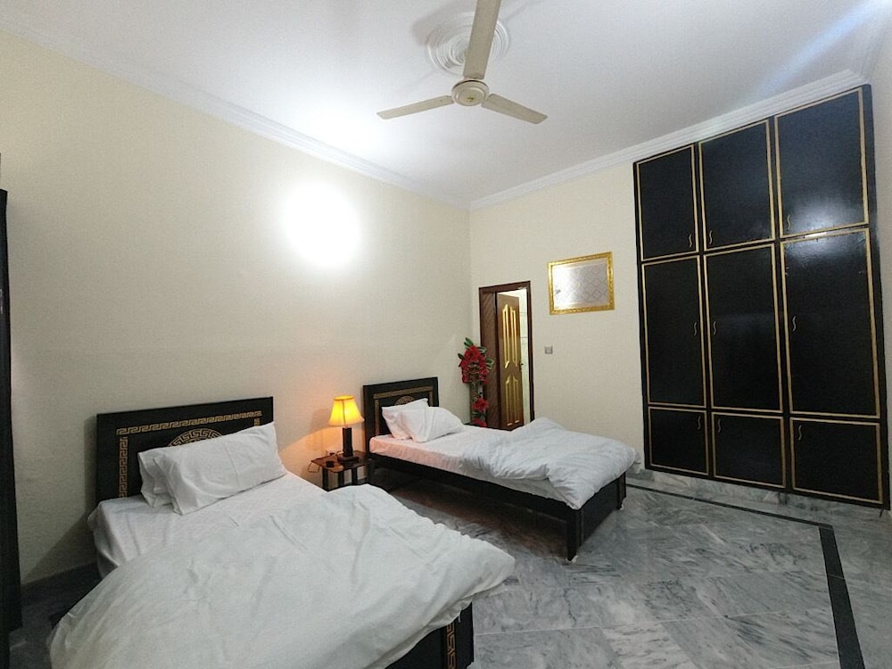 Room-cozy Guest Room in Rawalpindi - Per