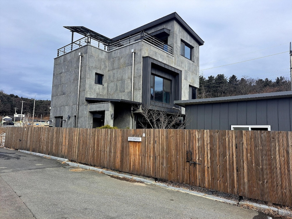 Chuncheon Staysaint21 Poolvilla view 2