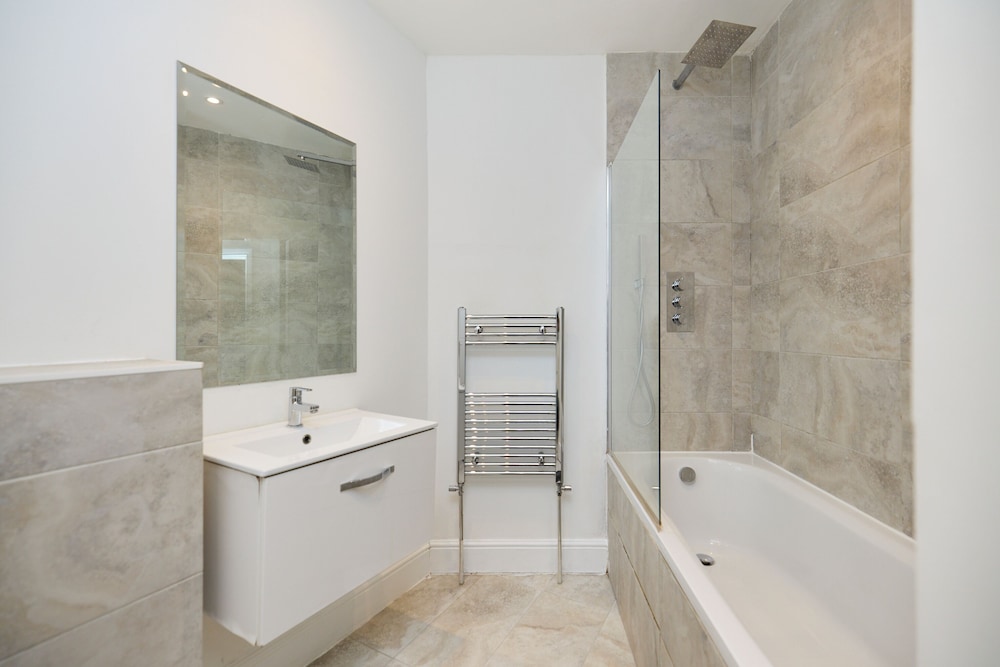 Central Tadworth Flat