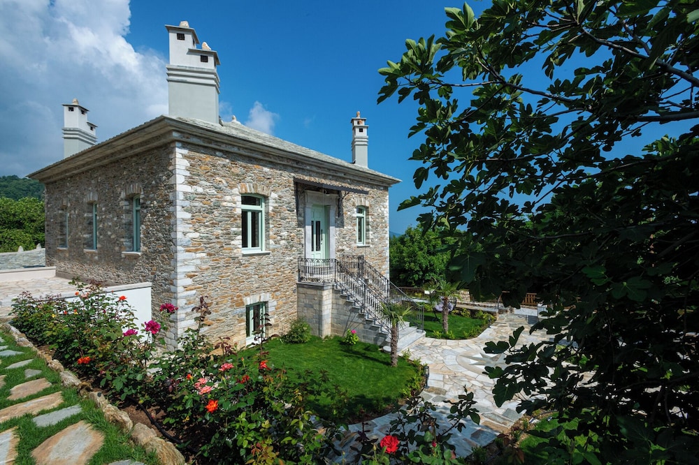 Nostos Country House