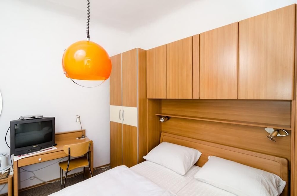 Rooms Pile