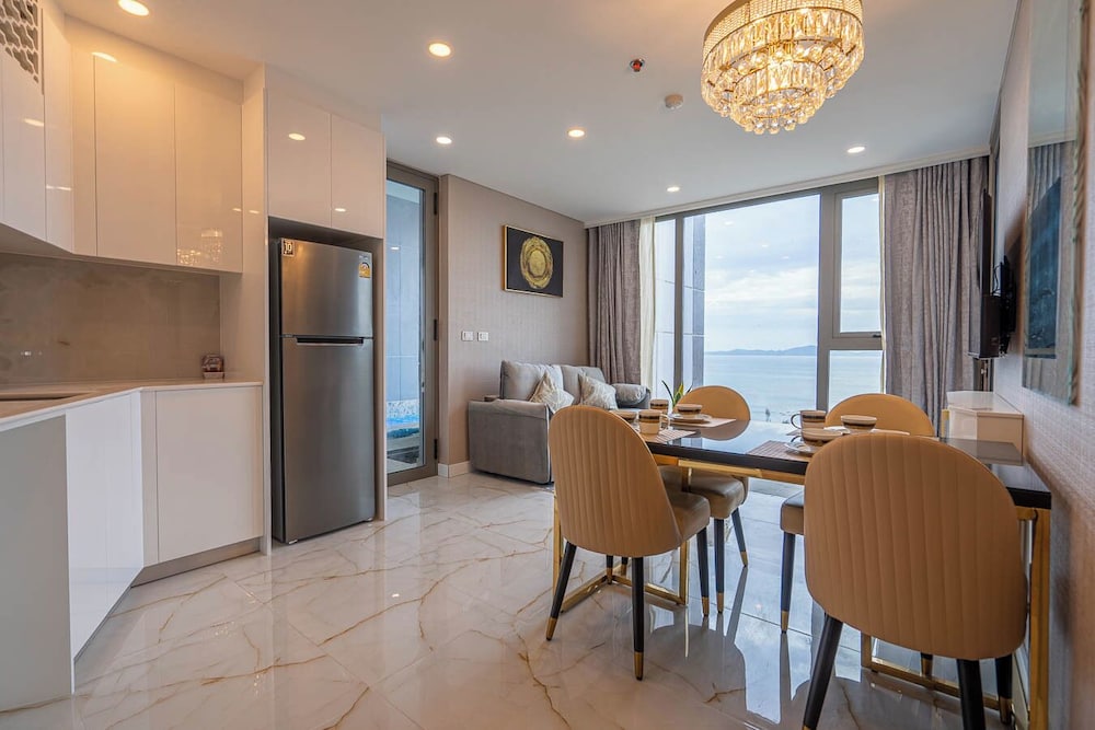 Private Swim Up Pool Apartment on Jomtien Beach Pattaya