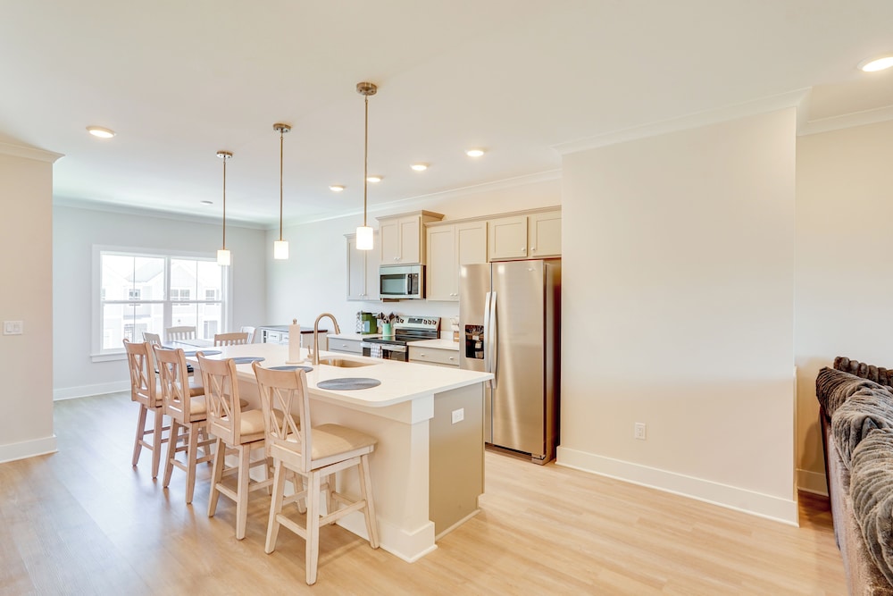 2 Mi to Ocean: Townhome w/ Pool & Dog Park in Pcb!