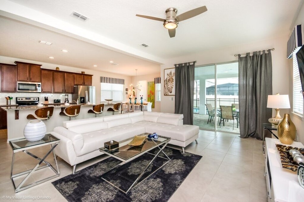 9001emt 6 Bedroom Villa by RedAwning - Image 5