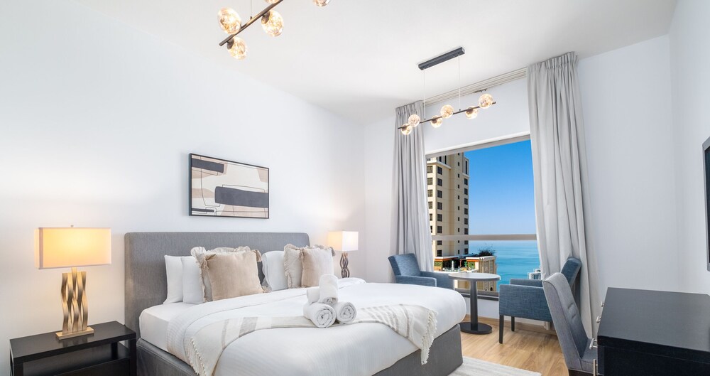 LUX The Premium Dubai Eye View Suite 2