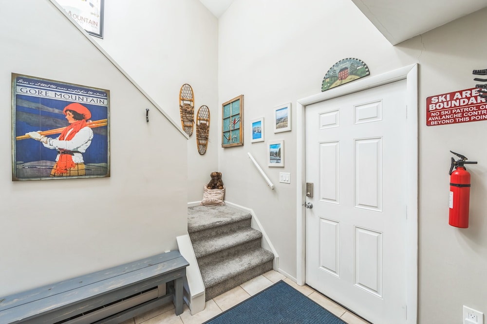 46er 15e - Stylish & Comfortable Mountain Retreat 2 Bedroom Townhouse by The Summit at Gore Mountain