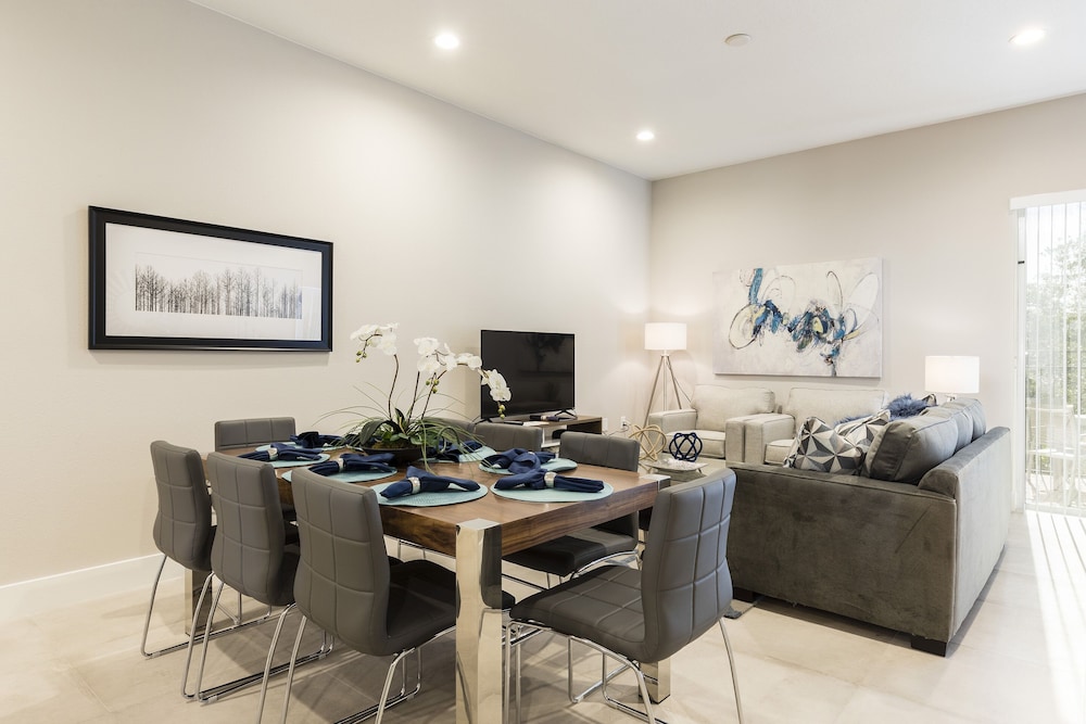 Summerville Vacation Homes by Columbia Management
