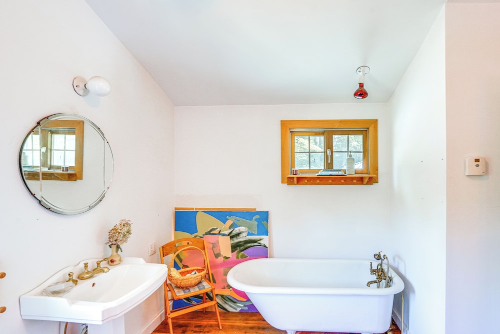 9 Mi to Dtwn Hudson: Pet-friendly Home w/ Pool