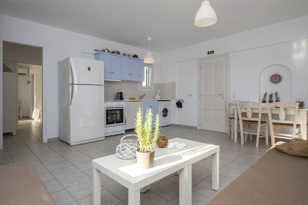 Cleopatra Seaside Homes Paros