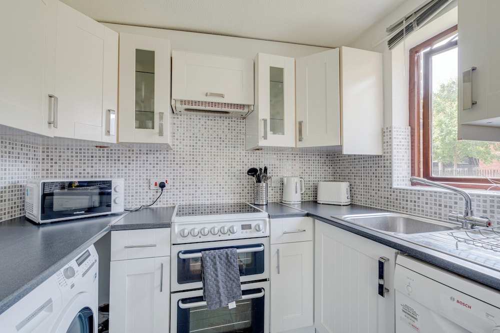 Canadawater-2bedroom-1bathroom-free Parking
