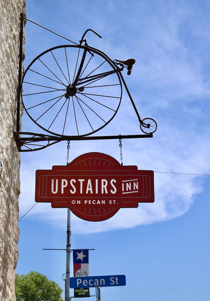 Hico's Upstairs Inn