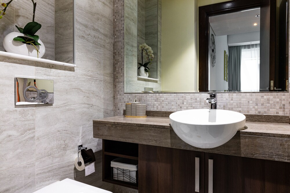 GLOBALSTAY. J One Tower Apartments