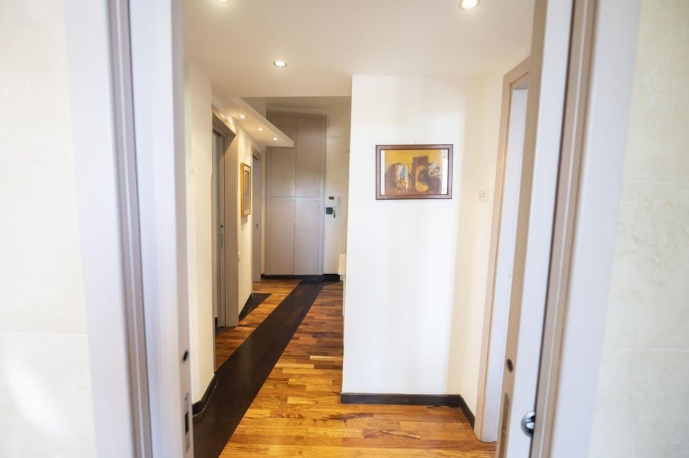 Testaccio Luminous and Large Apartment