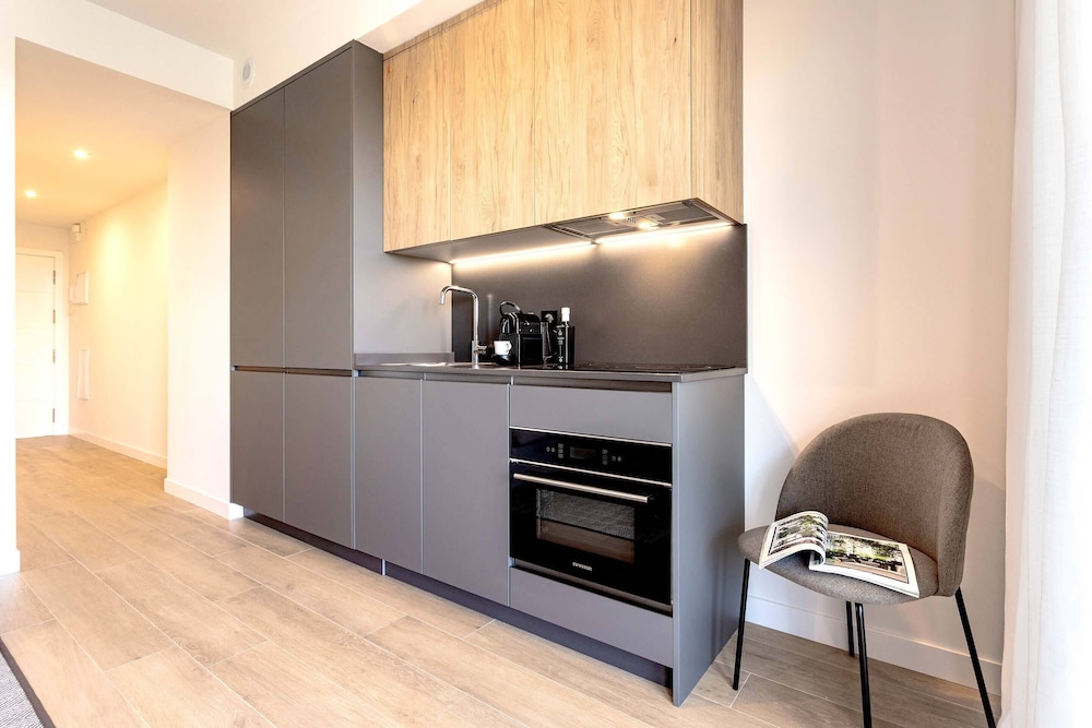 Cozy 1 bd Apartment With Terrace Pool and Parking Arruzafa VII