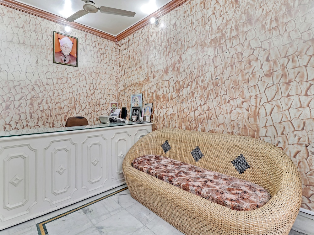 Lobby & Reception