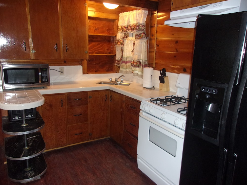 Embers Lodge and Cabins