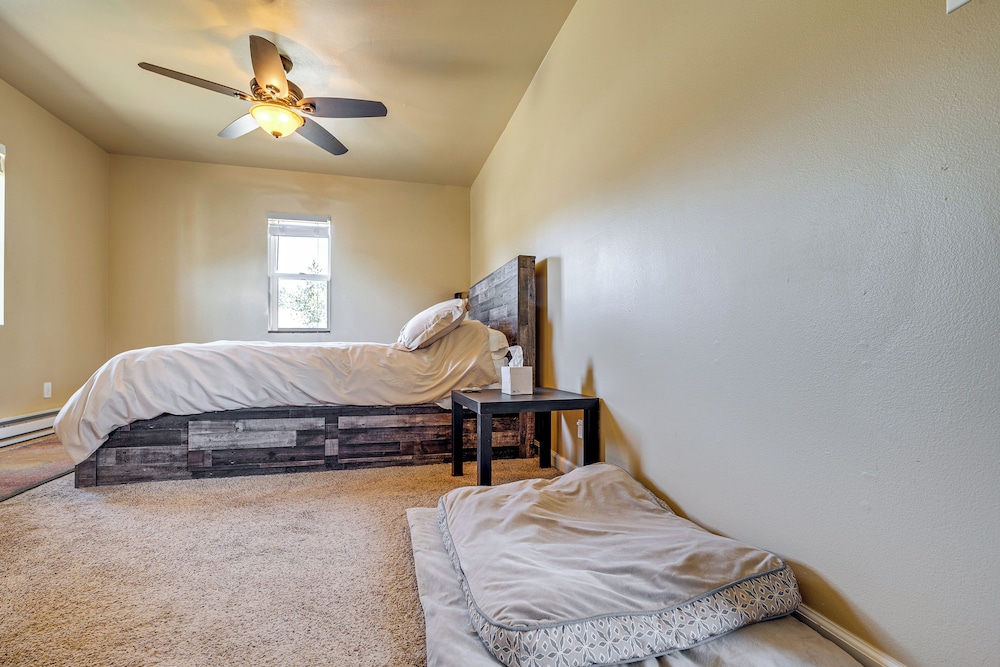 Rustic Guffey Cabin Rental w/ Mtn Views! view 3