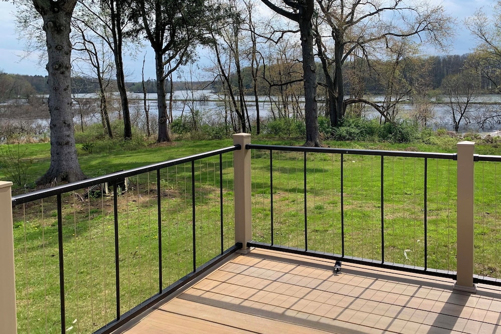 Walk to Lake: Pet-friendly Cottage in Jamestown!