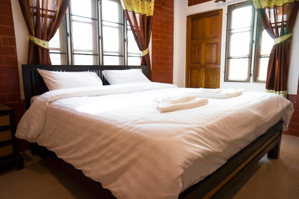 Summer Guesthouse & Hostel