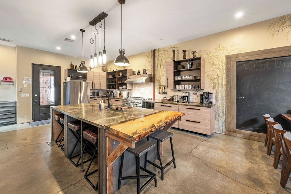 Bamboo Loft 6BR
